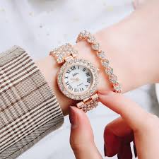 Luxury Crystal Rose Gold Women's Bracelet Watch Elegant Rhinestone Women's Quartz Wrist Watch Premium Rose Gold Diamond Style Women's Watch Luxury Ladies Crystal Bracelet Watch – Elegant Fashion Timepiece