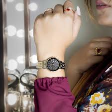 Luxury Gold Women's Bracelet Watch with Black Dial Elegant Gold Quartz Watch for Women Premium Ladies Fashion Watch – Gold Stainless Steel Strap Luxury Women's Black Dial Gold Wrist Watch