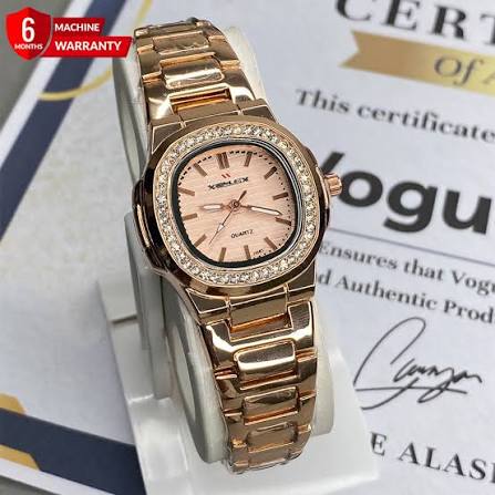 Elegant Rose Gold Ladies Quartz Watch with Crystal-Studded Bezel Premium Women's Rose Gold Fashion Wristwatch – Luxury Bracelet Design Classic Rose Gold Stainless Steel Women's Watch – Elegant Everyday Wear